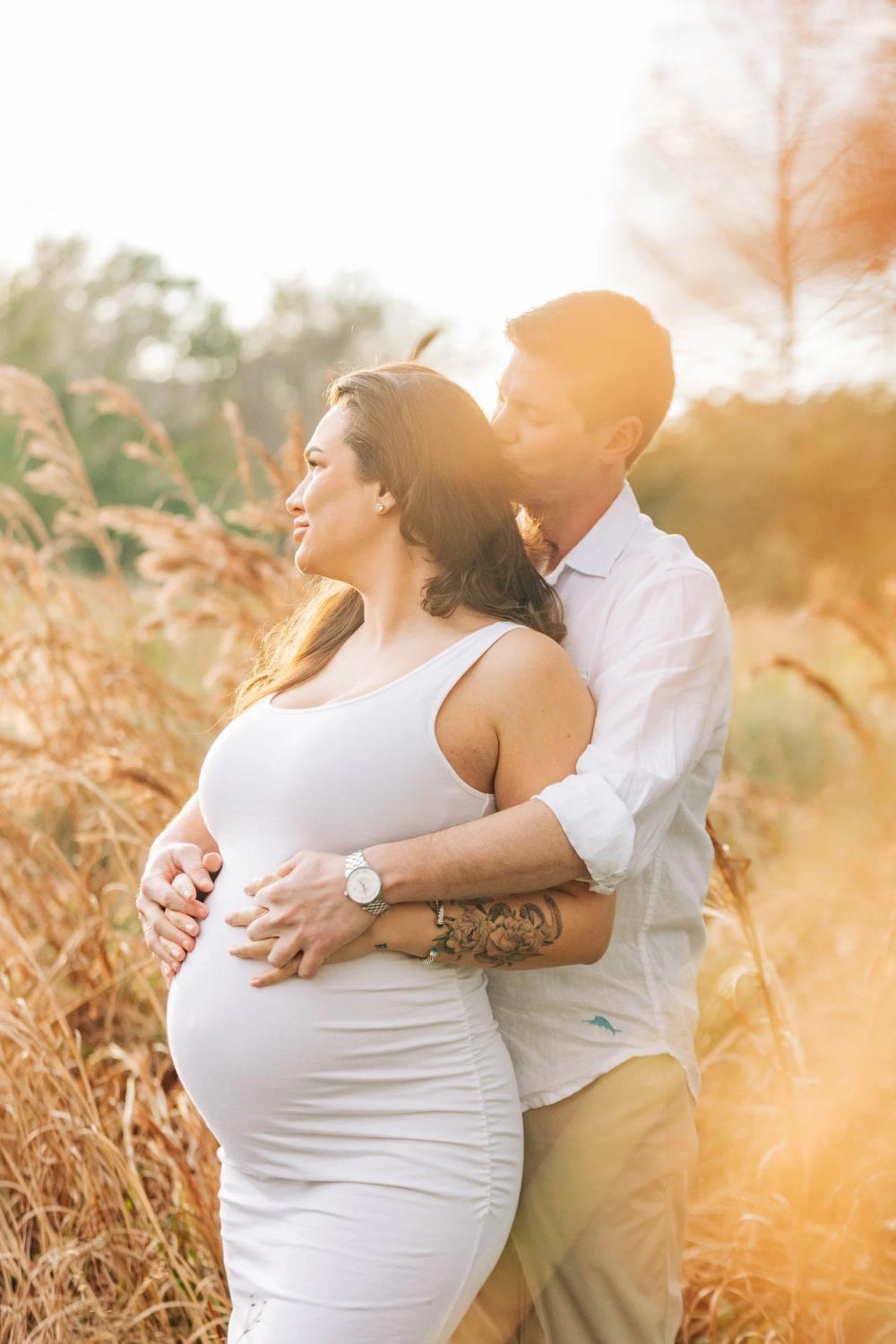 Golden-hour maternity portrait session in Orlando, Florida
