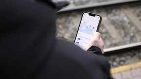 Entur app på mobilskjerm. Foto.