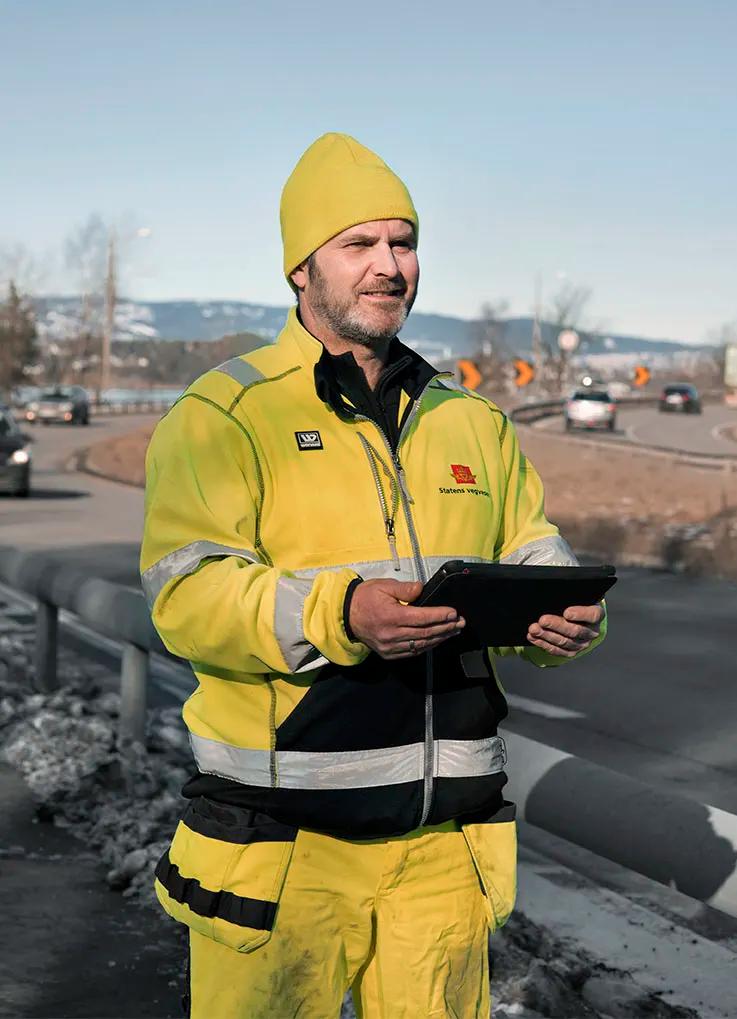 Arbeidsmann fra Statens vegvesen. Foto.