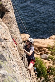 Klatring i natur. Foto.