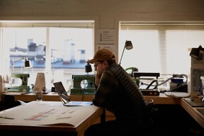 Bekker på verkstedet. Foto.