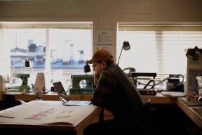 Bekker på verkstedet. Foto.