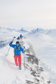 Topptur på ski. Foto.