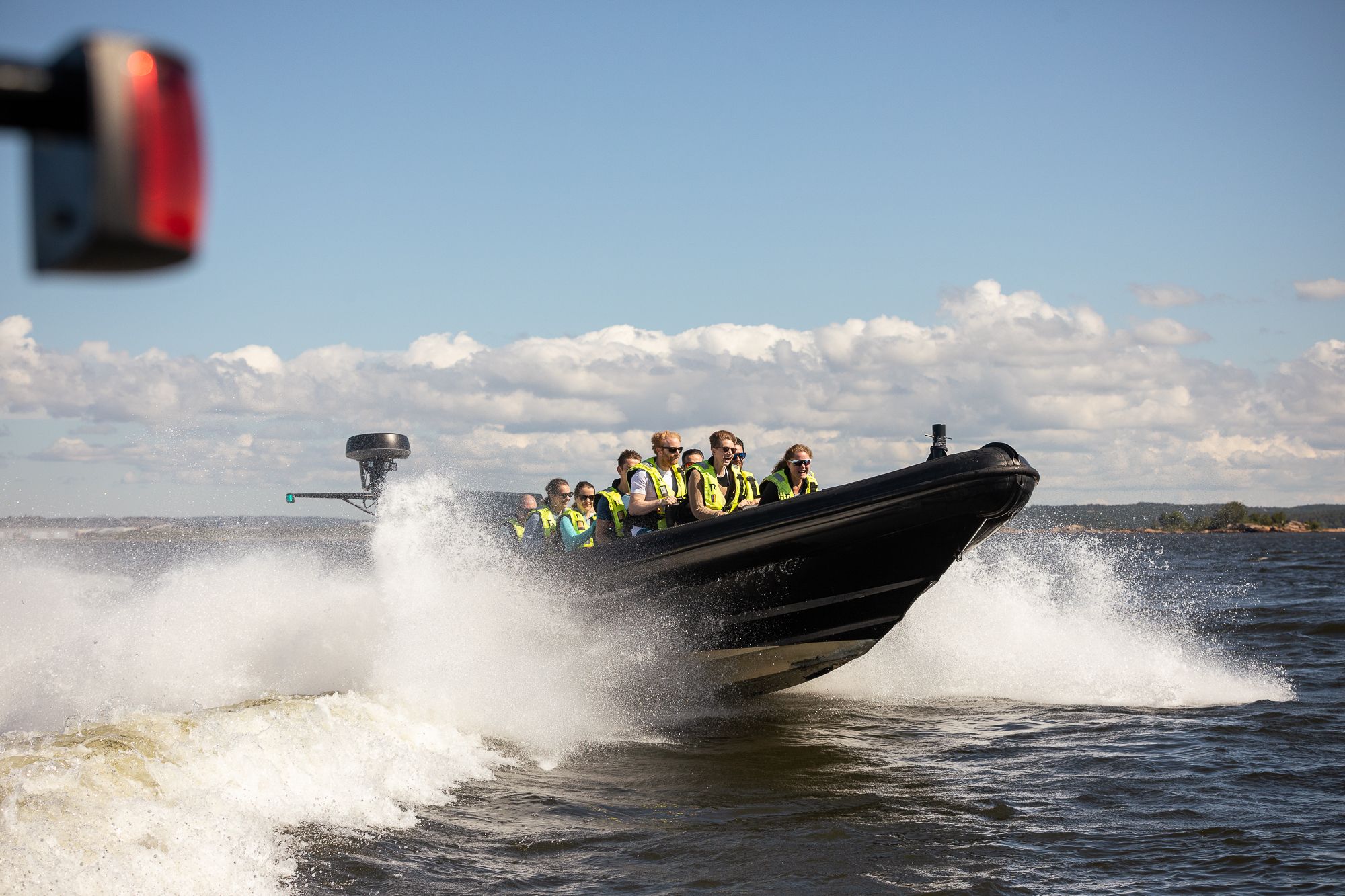 Ribtur på sjøen. Foto.