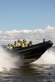 Ribtur på sjøen. Foto.