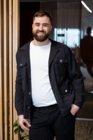 Portrettbilde av Kenan. Foto.