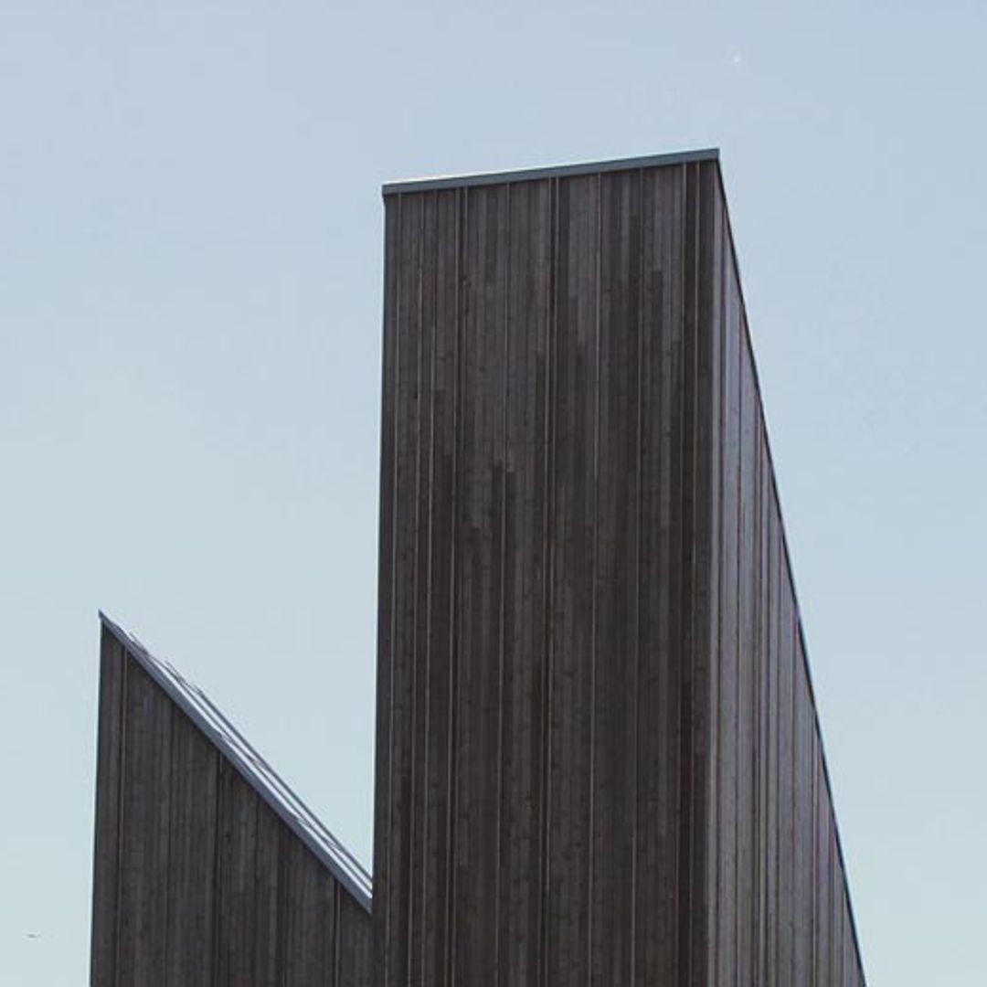 Blå himmel og Bok & Blueshusets tre tårn