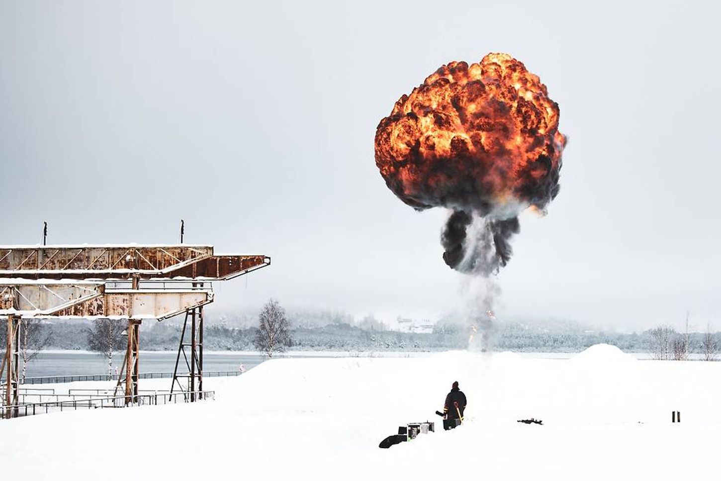 Demonstrasjon av pyroteknikk med eksplosjon under Notodden skolefilmfestival 2018