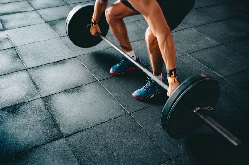 Man lifting weights with good form