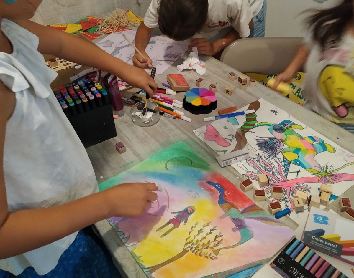 Dessin aux pastels, à plusieurs