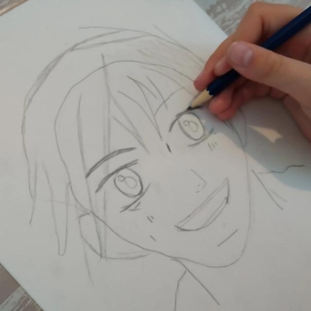 Un visage de manga esquissé au crayon