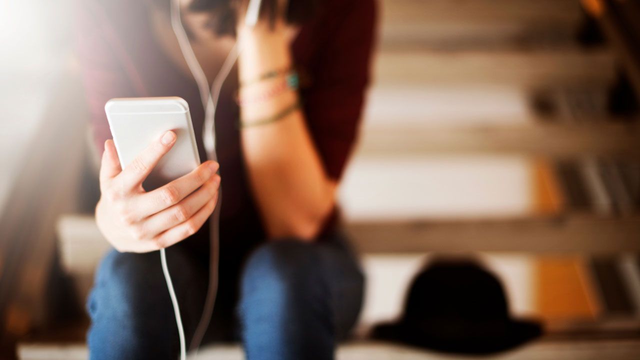 Best Self-Improvement Podcasts For Women You Must Follow in 2024