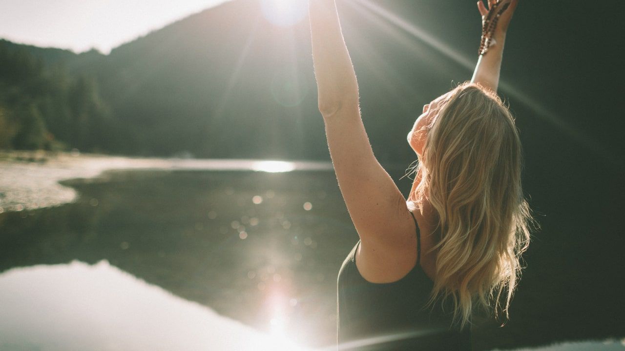 How To Be Content With Life: 7 Tips To Find Happiness