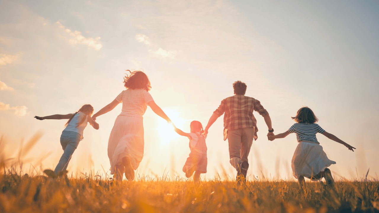 10 Family Goals Examples To Share With Your Loved Ones