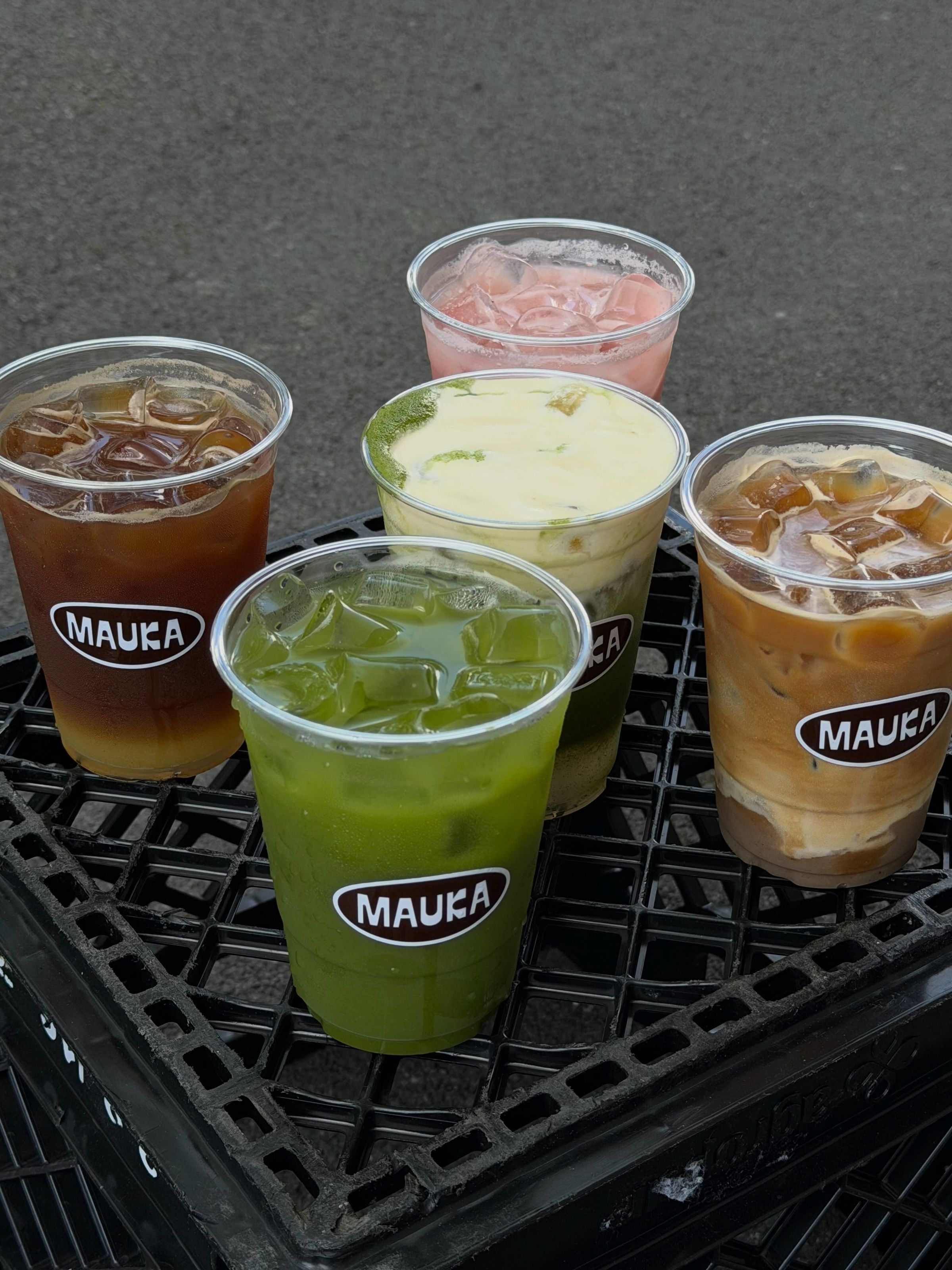 Visual identity and signage for Mauka Café et Glaces