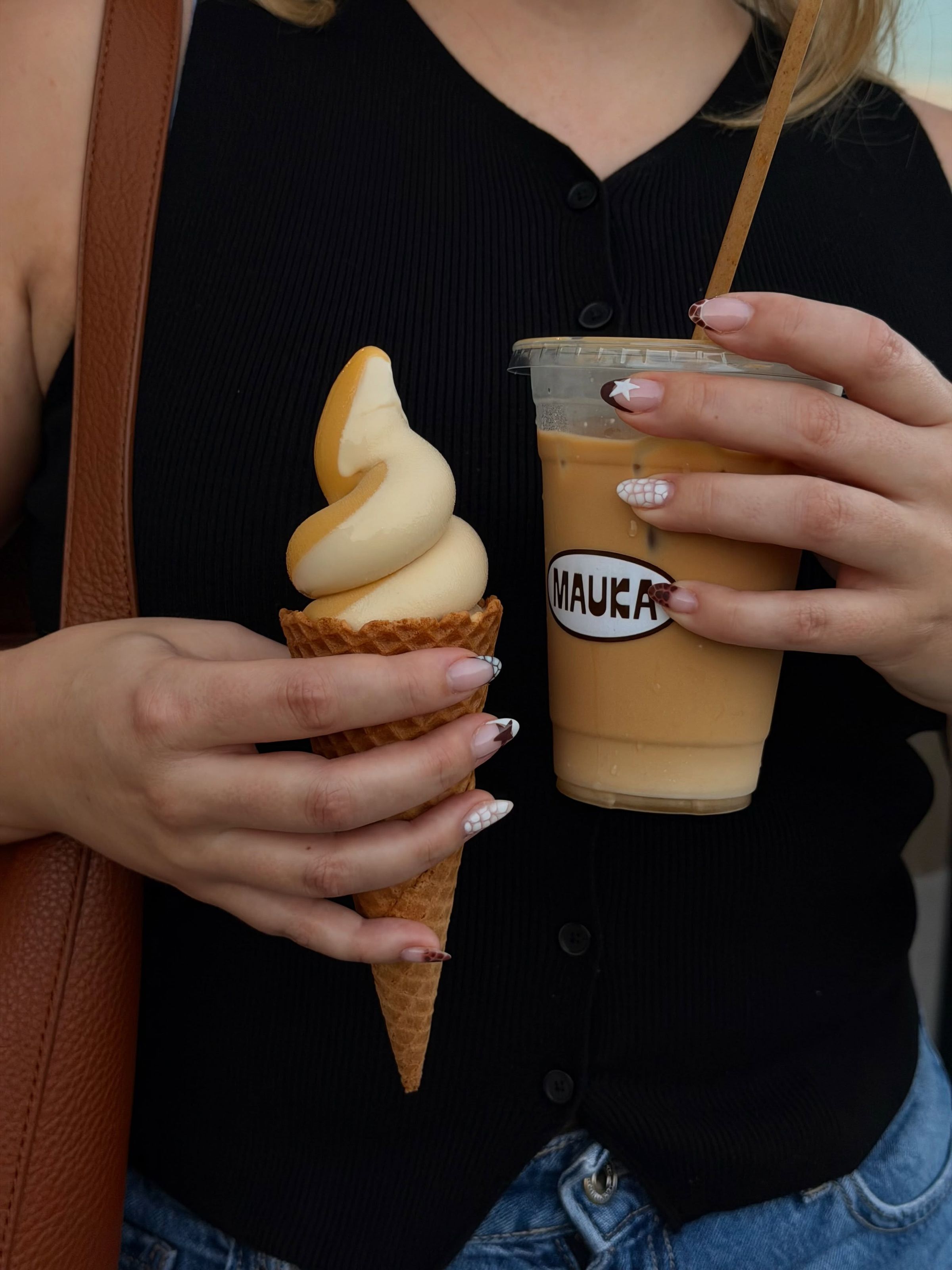 Visual identity and signage for Mauka Café et Glaces