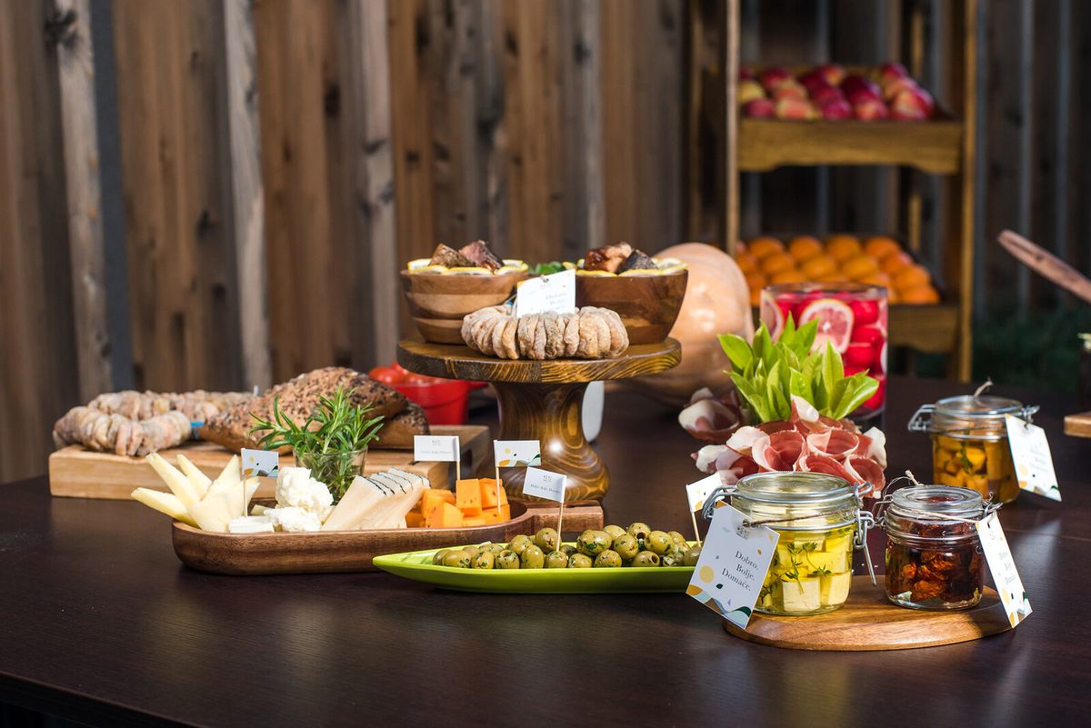 Njeguši prosciutto, cheese and other local products