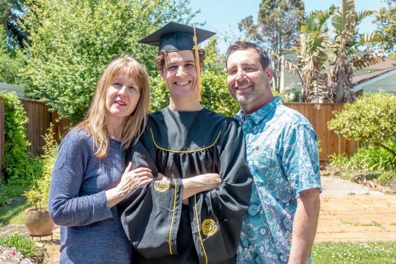 Simon graduated!