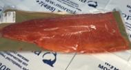 Филе лососёвых рыб на коже подкопчённое пласт