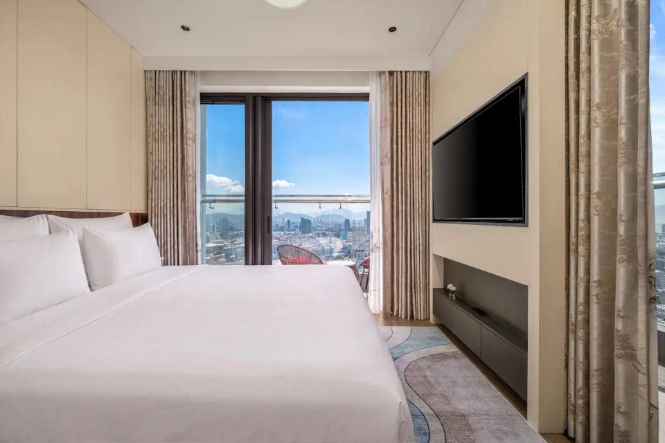 Sea view 1 bedroom apartment - Photo 2 - 198 Võ Nguyên Giáp, My Khe Beach, Da Nang | Aether Apartments