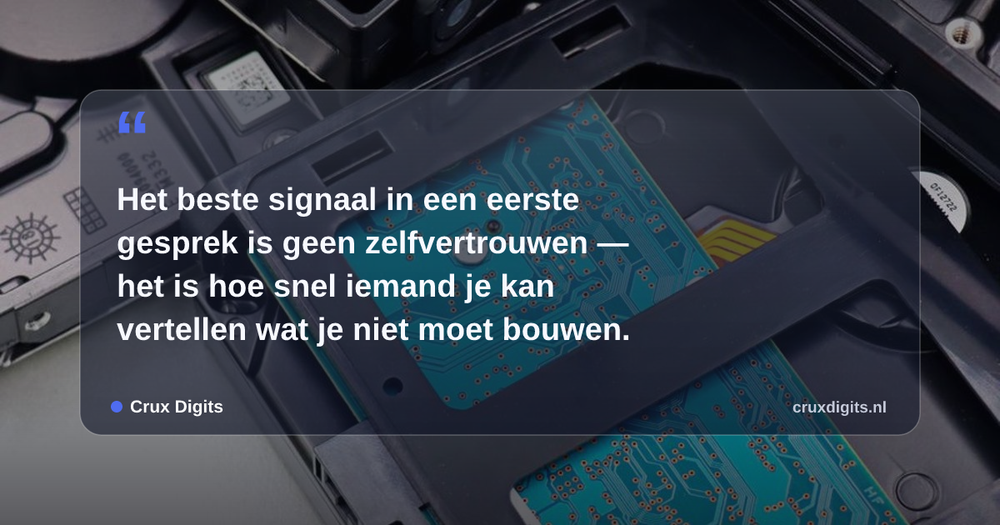 Pull quote: Het beste signaal in een eerste gesprek is geen zelfvertrouwen — het is hoe snel iemand je kan vertellen wat je niet moet bouwen. — Crux Digits