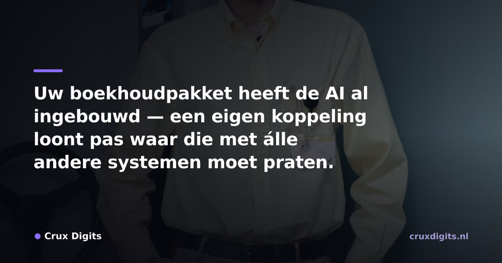 Pull quote from Crux Digits: Uw boekhoudpakket heeft de AI al ingebouwd — een eigen koppeling loont pas waar die met álle andere systemen moet praten.