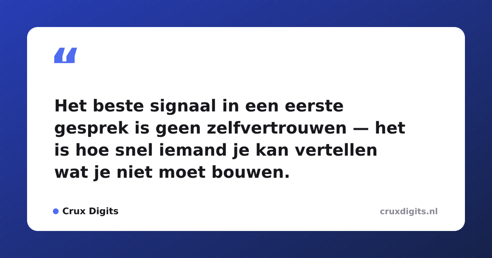 Pull quote from Crux Digits: Het beste signaal in een eerste gesprek is geen zelfvertrouwen — het is hoe snel iemand je kan vertellen wat je niet moet bouwen.