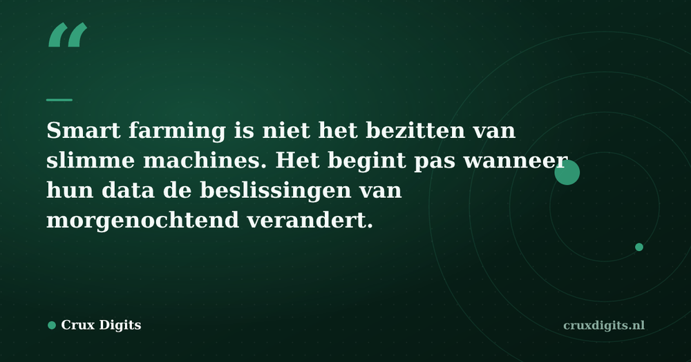 Pull quote from Crux Digits: Smart farming is niet het bezitten van slimme machines. Het begint pas wanneer hun data de beslissingen van morgenochtend verandert.