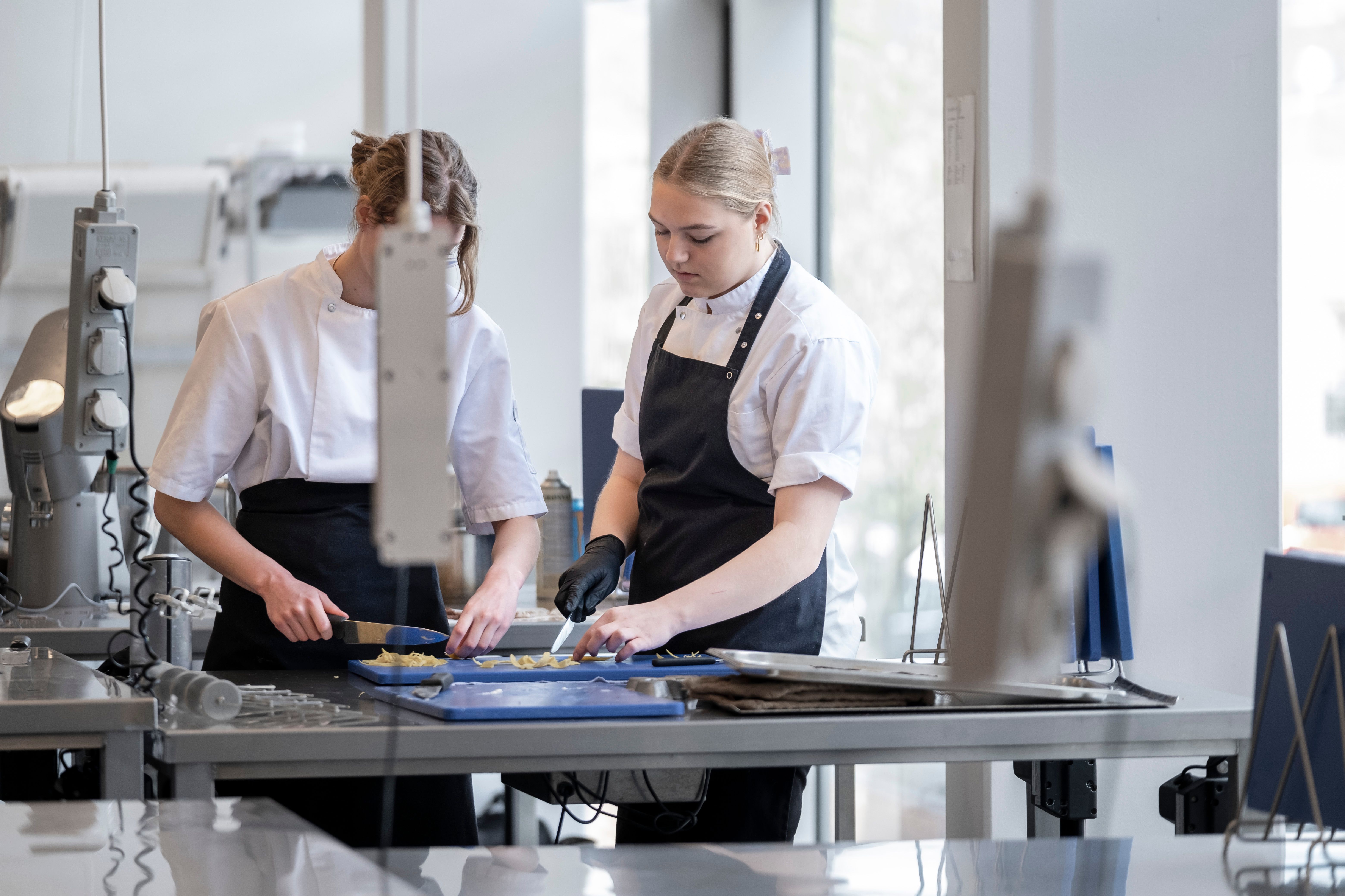 Smag på kreative, bæredygtige retter fra både det søde og det salte køkken, hvor Naturli Yoghurt Natural indgår som en central ingrediens.