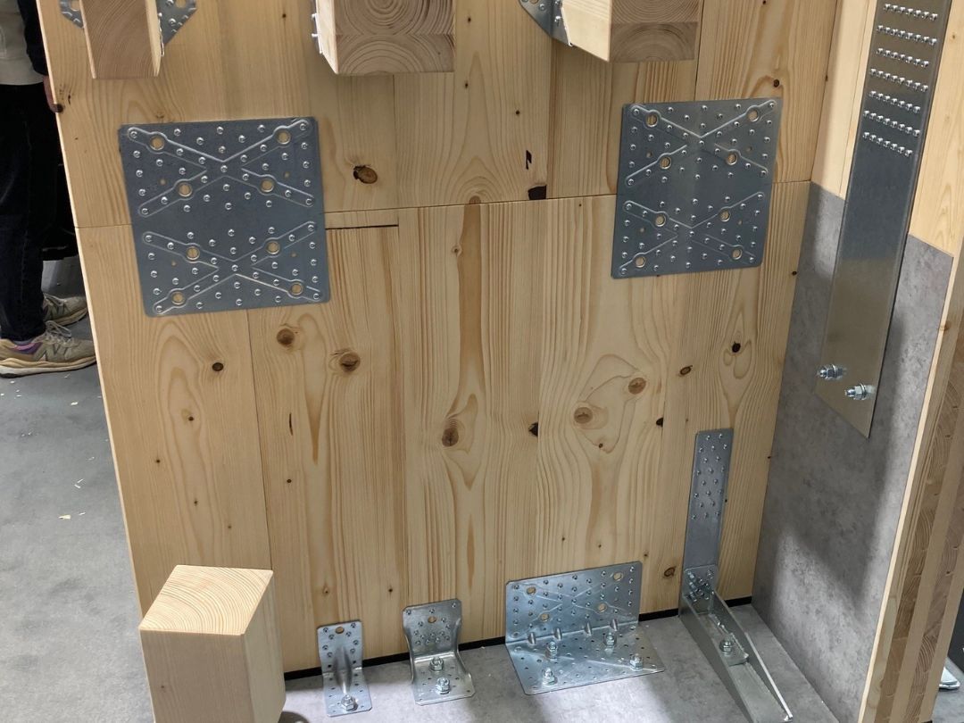 Skruer og beslag til store trækonstruktioner