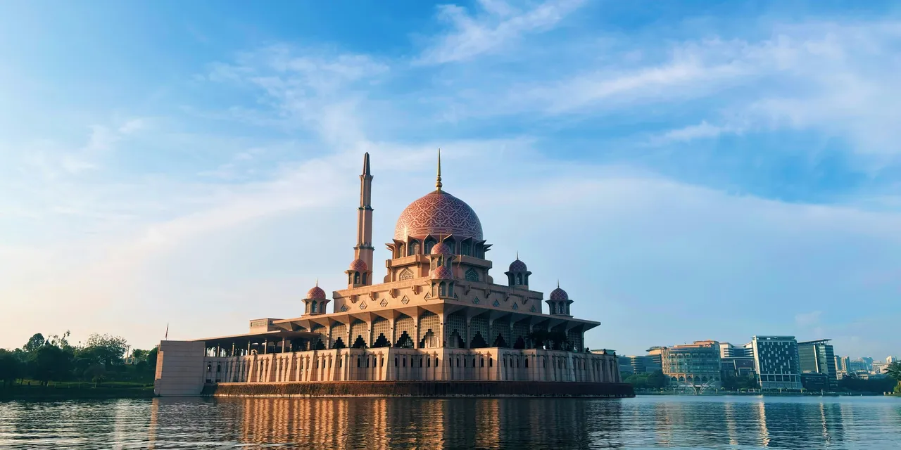 Putra Mosque reflecting on the lake at sunrise, Putrajaya, Malaysia