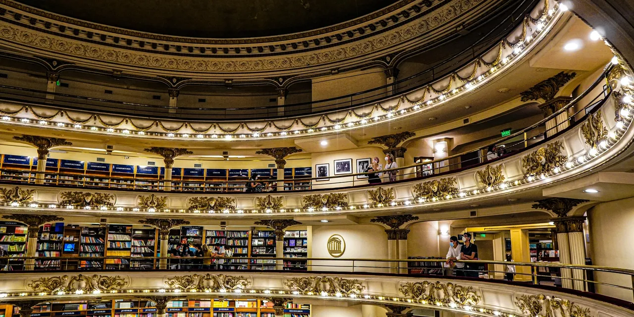 El Ateneo Grand Splendid bookshop ornate interior, Buenos Aires, Argentina