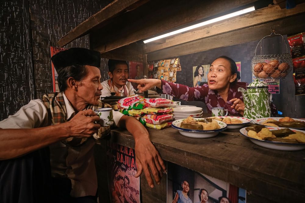Indonesian restaurant and food, chef and customer with celiac disease 