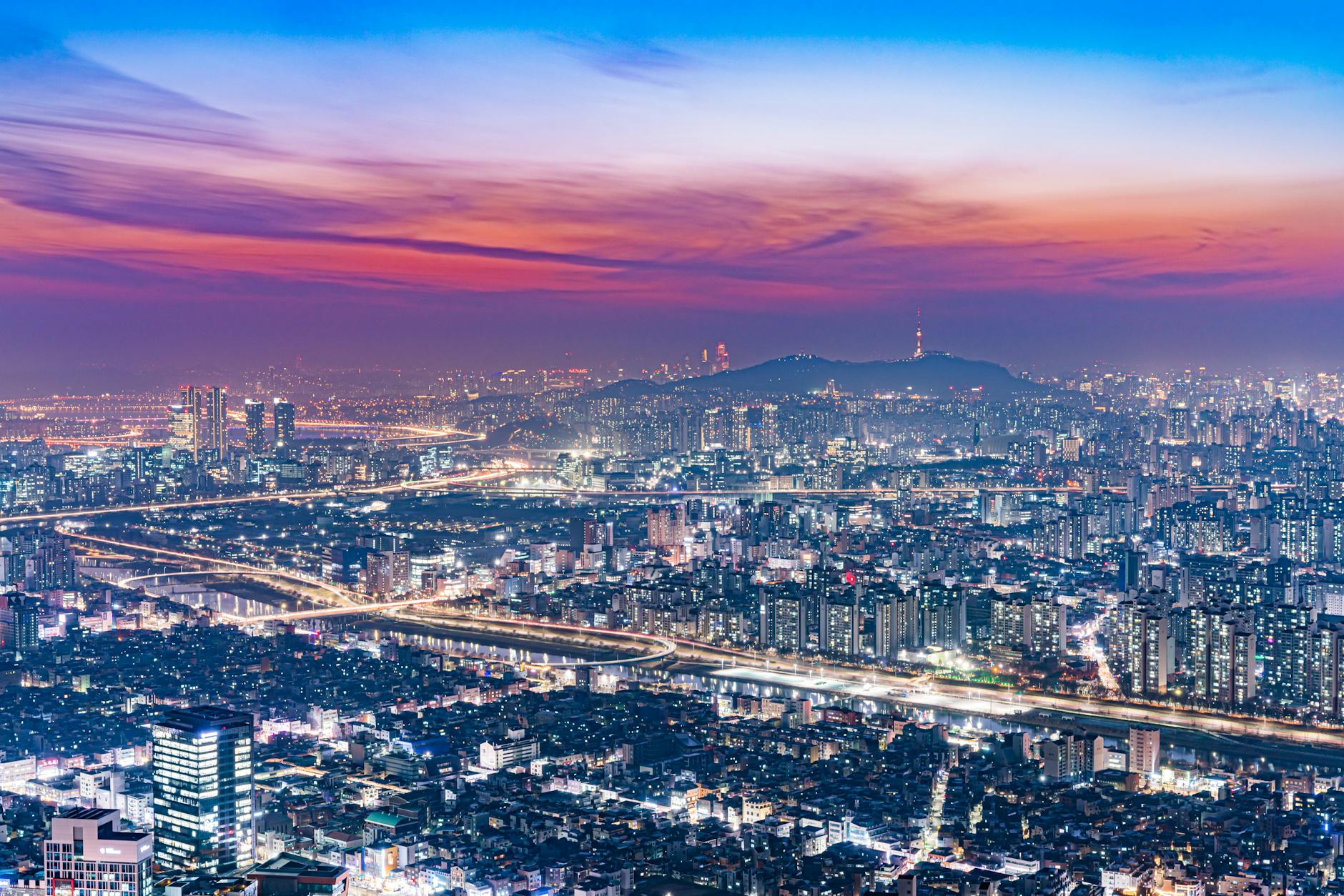 A breathtaking view of the illuminated Seoul skyline at dusk showcasing its urban beauty.