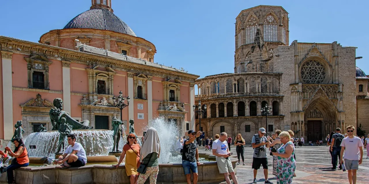 People with ADHD travelling to Valencia, Spain, exploring the Spanish city