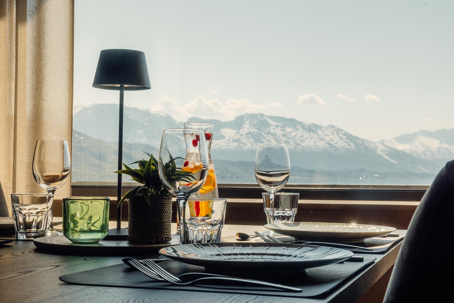 Dinner with a mountain and fjord view in Bjerkvik, Narvik