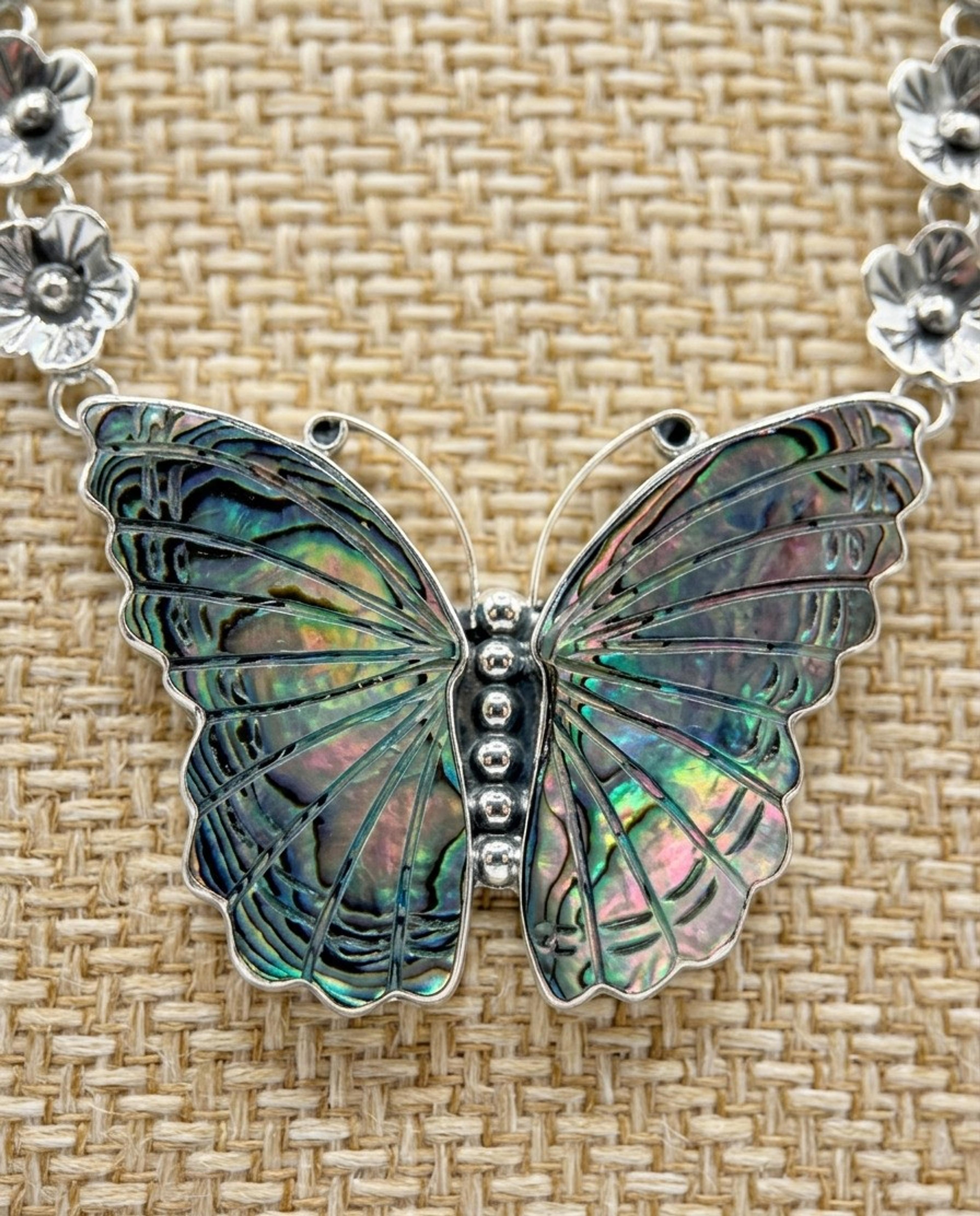 Collar de Flores Artesanales