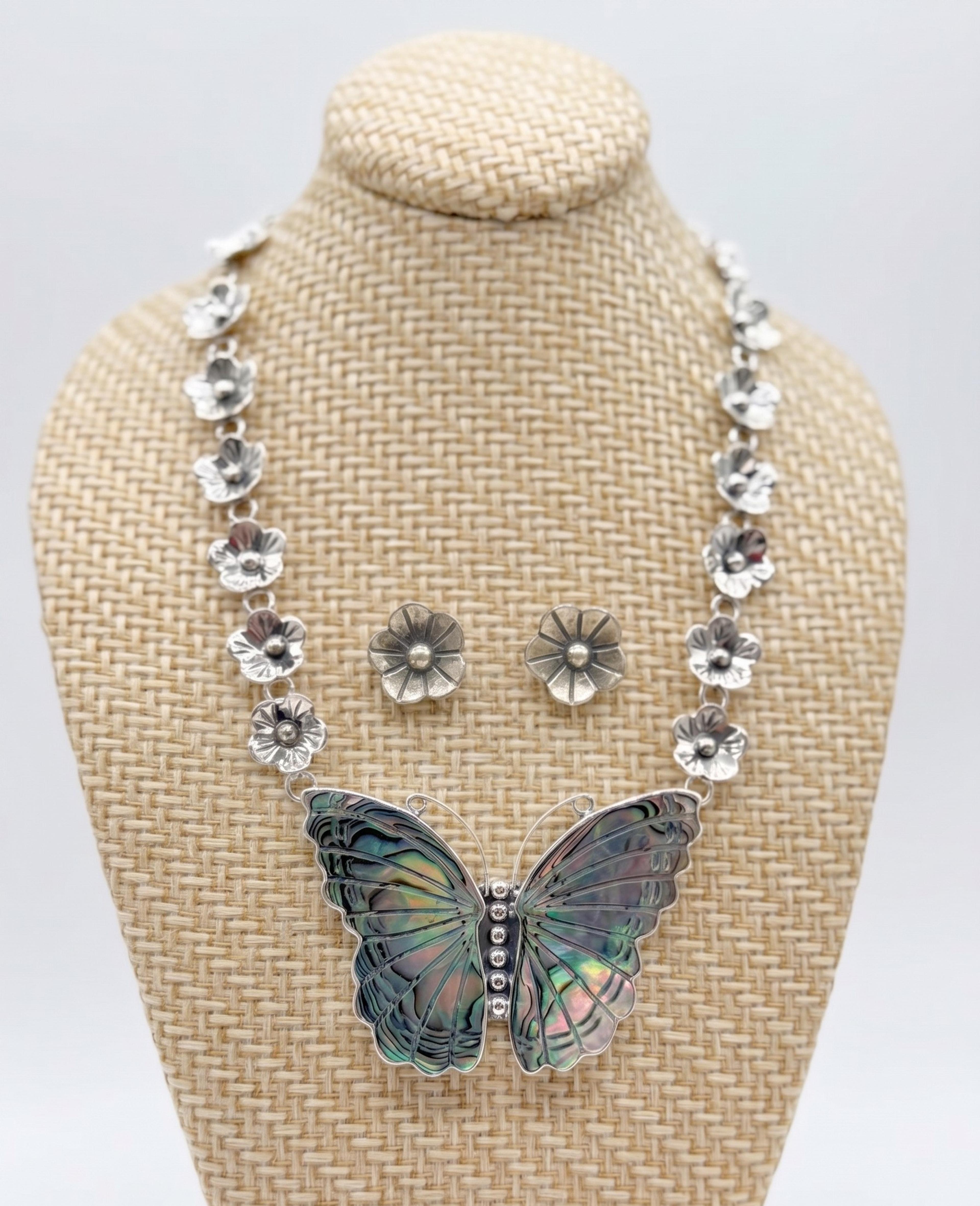 Collar de Flores Artesanales
