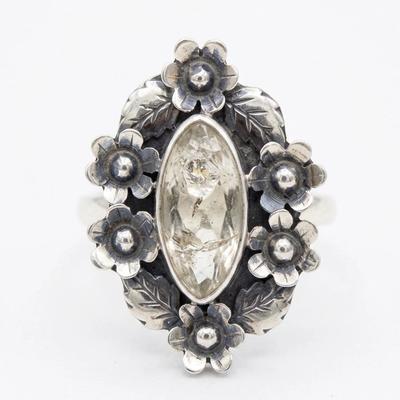 Anillo Ajustable de plata Repujada con Cuarzo Citrino Ovalado y Flores