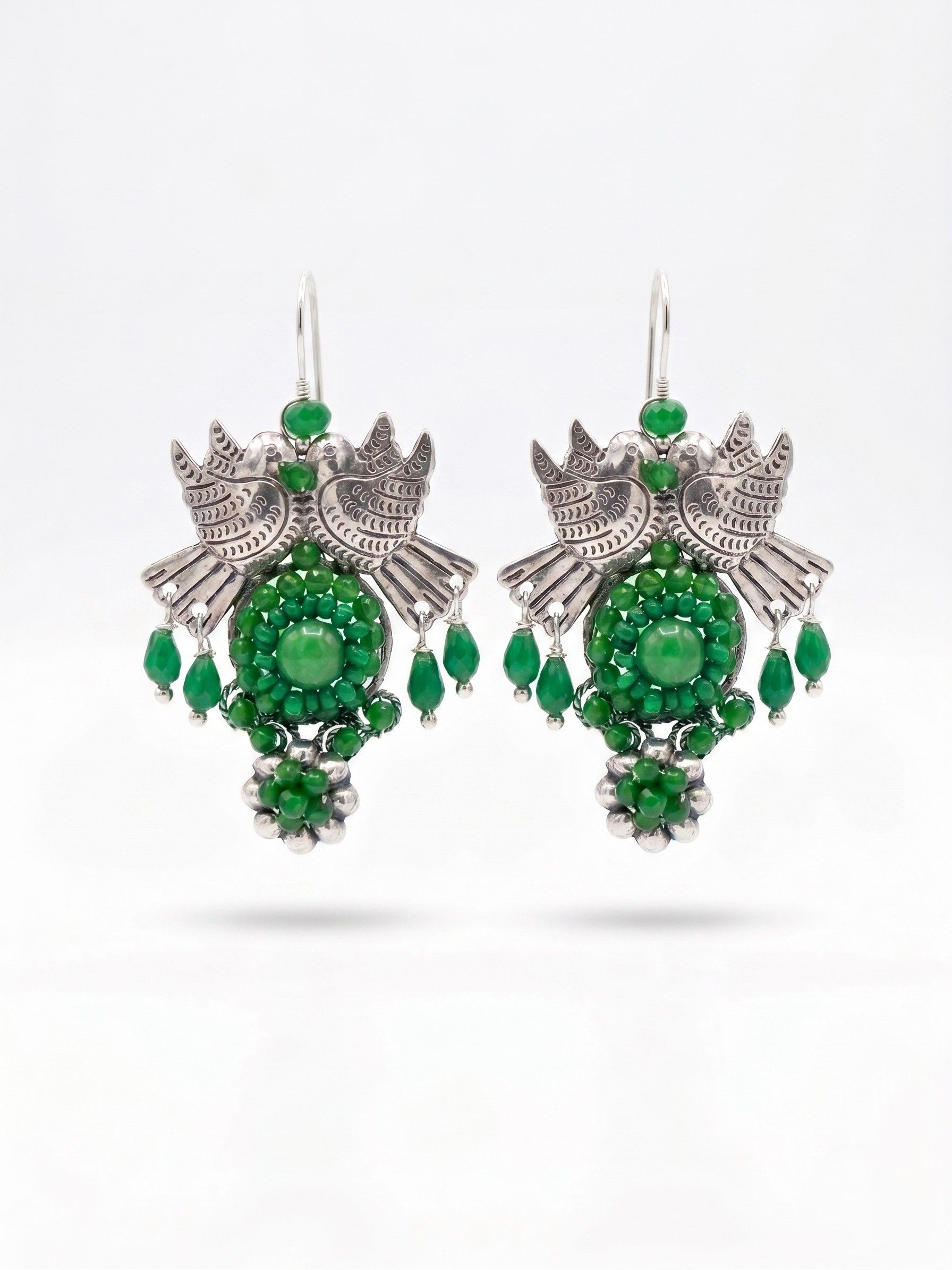 Aretes "Canasta de Pajaritos" en Plata Repujada con Jade y Ágata