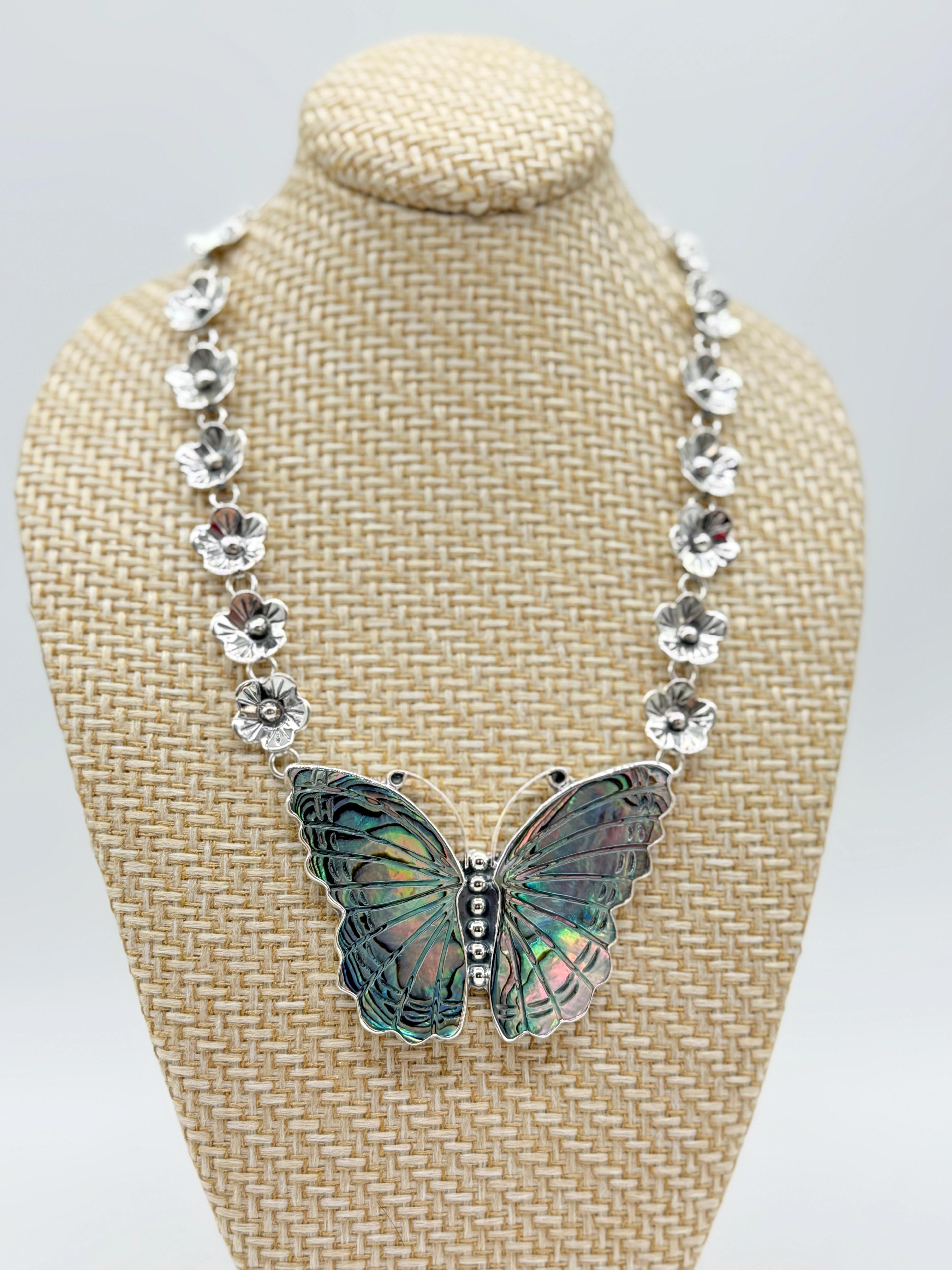 Collar de Flores Artesanales