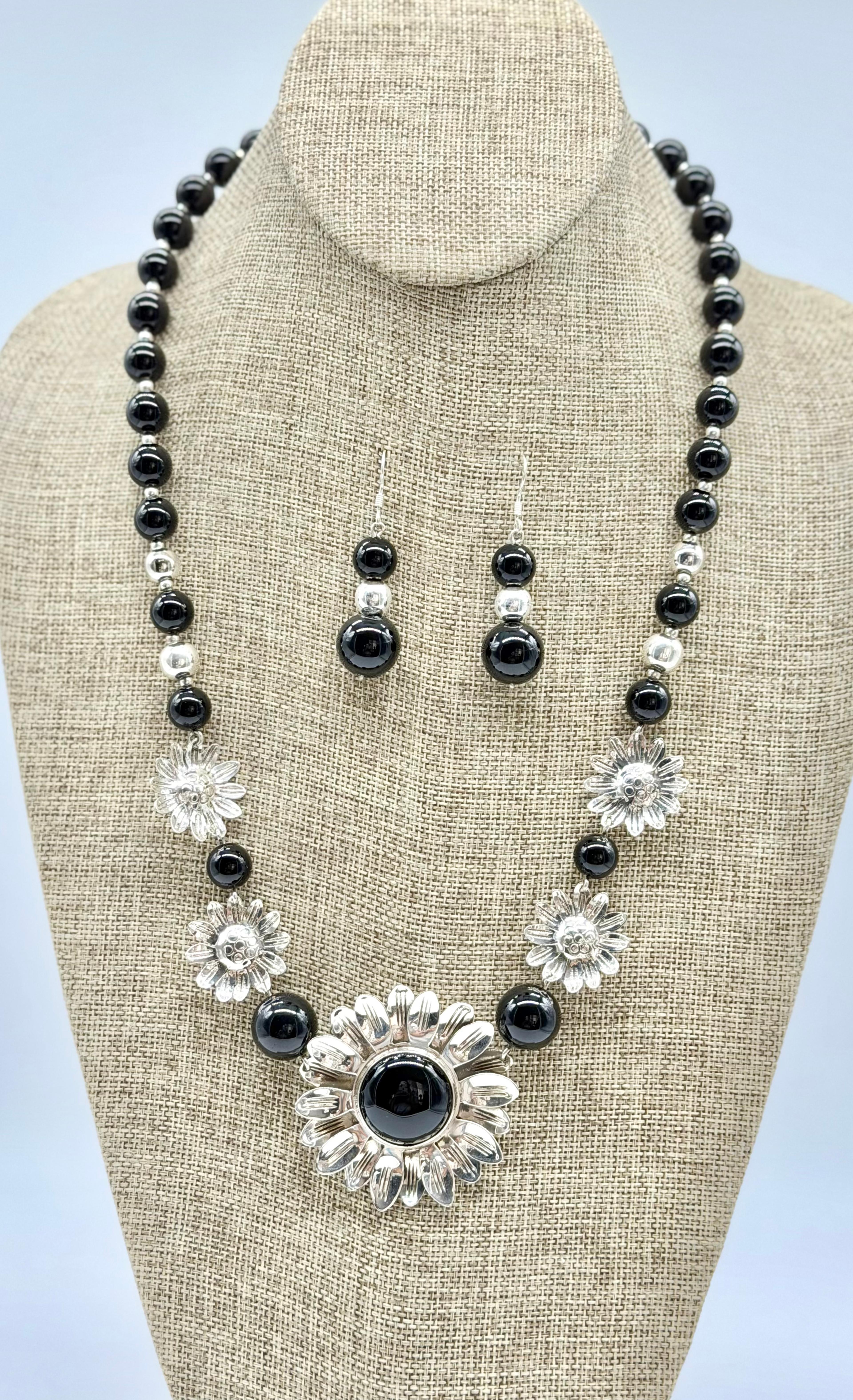 collar ónix y margarita