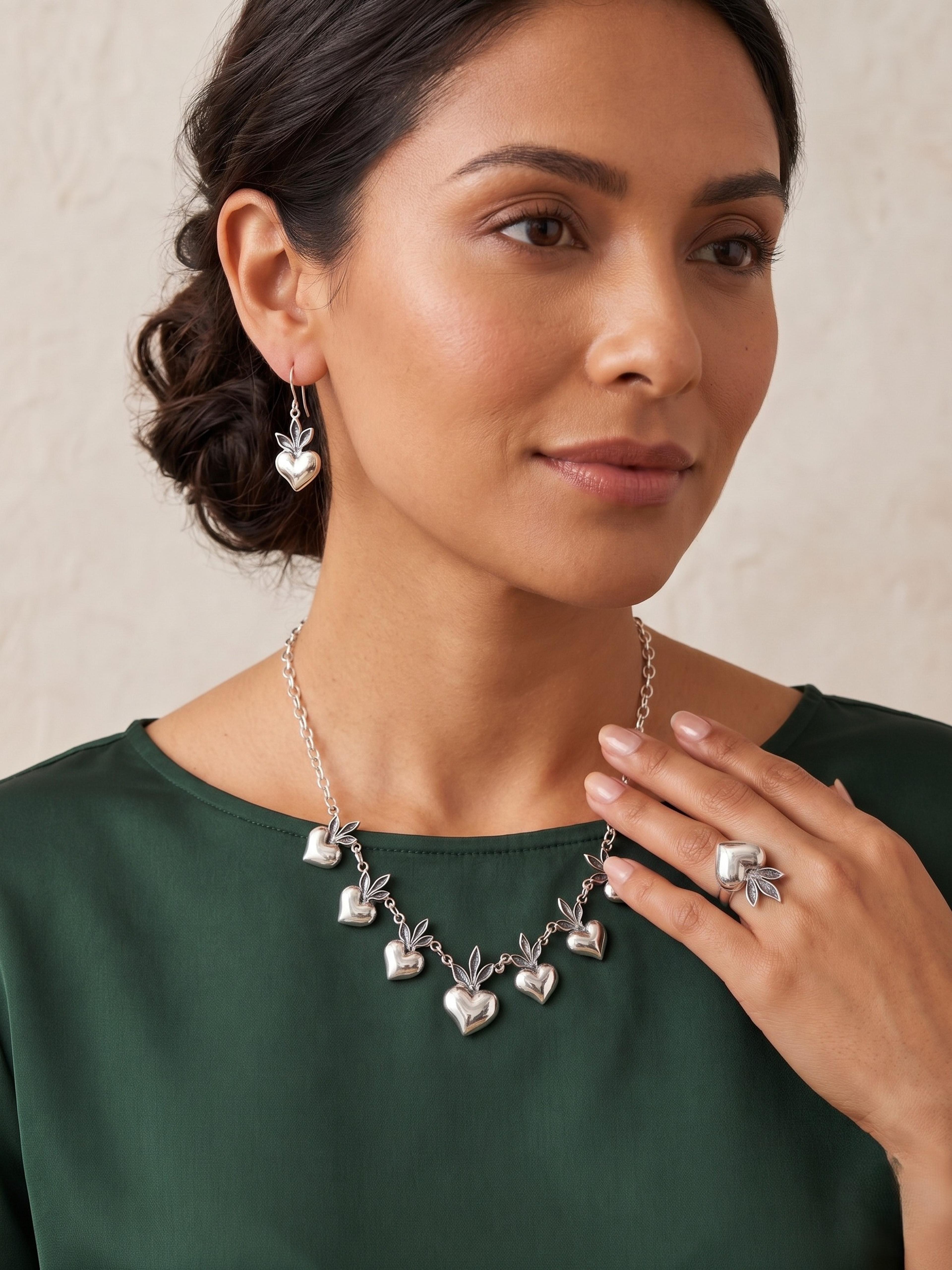 Juego de Gargantilla, Aretes y Anillo de Corazones en Plata Lisa - Imagen 4