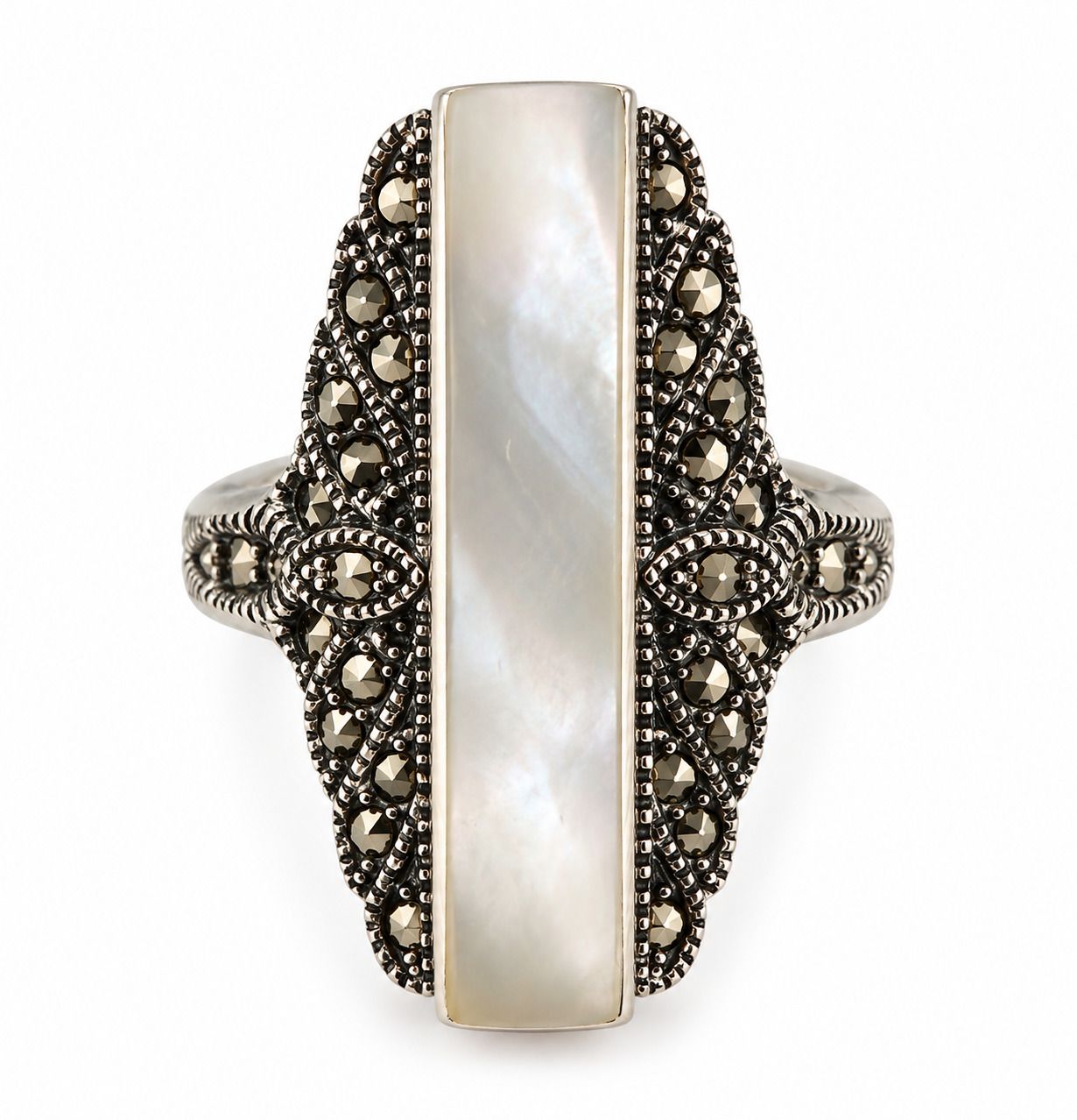 Anillo de Marquesita y Madreperla de Diseño Clásico