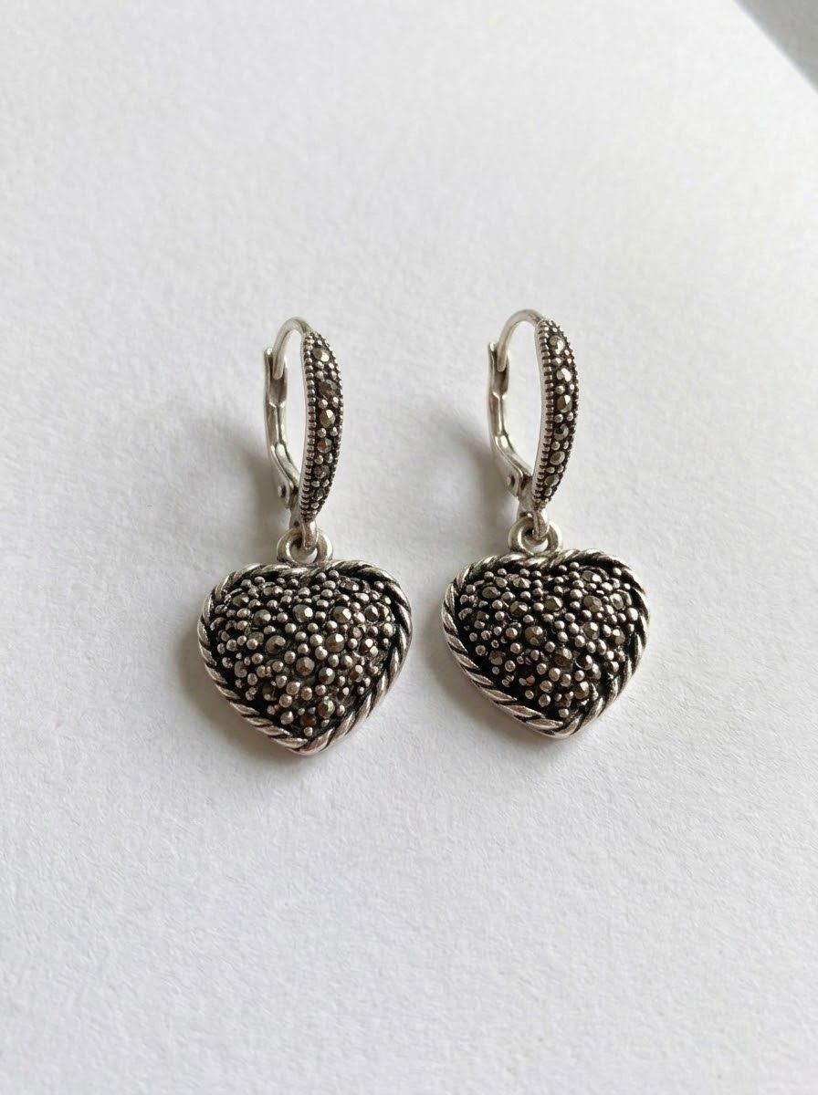 Aretes Colgantes de Plata de Ley con Corazón de Marquesita y Asa Estilo Vintage