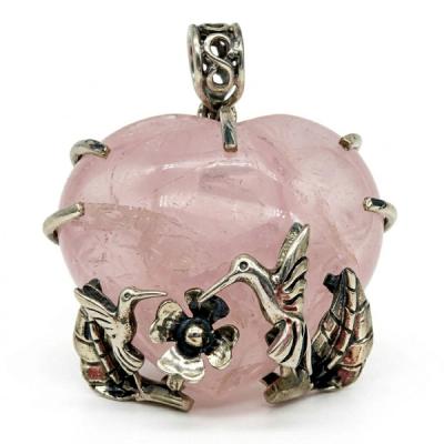 Dije "Jardín del Corazón" con Cuarzo Rosa y Plata repujada