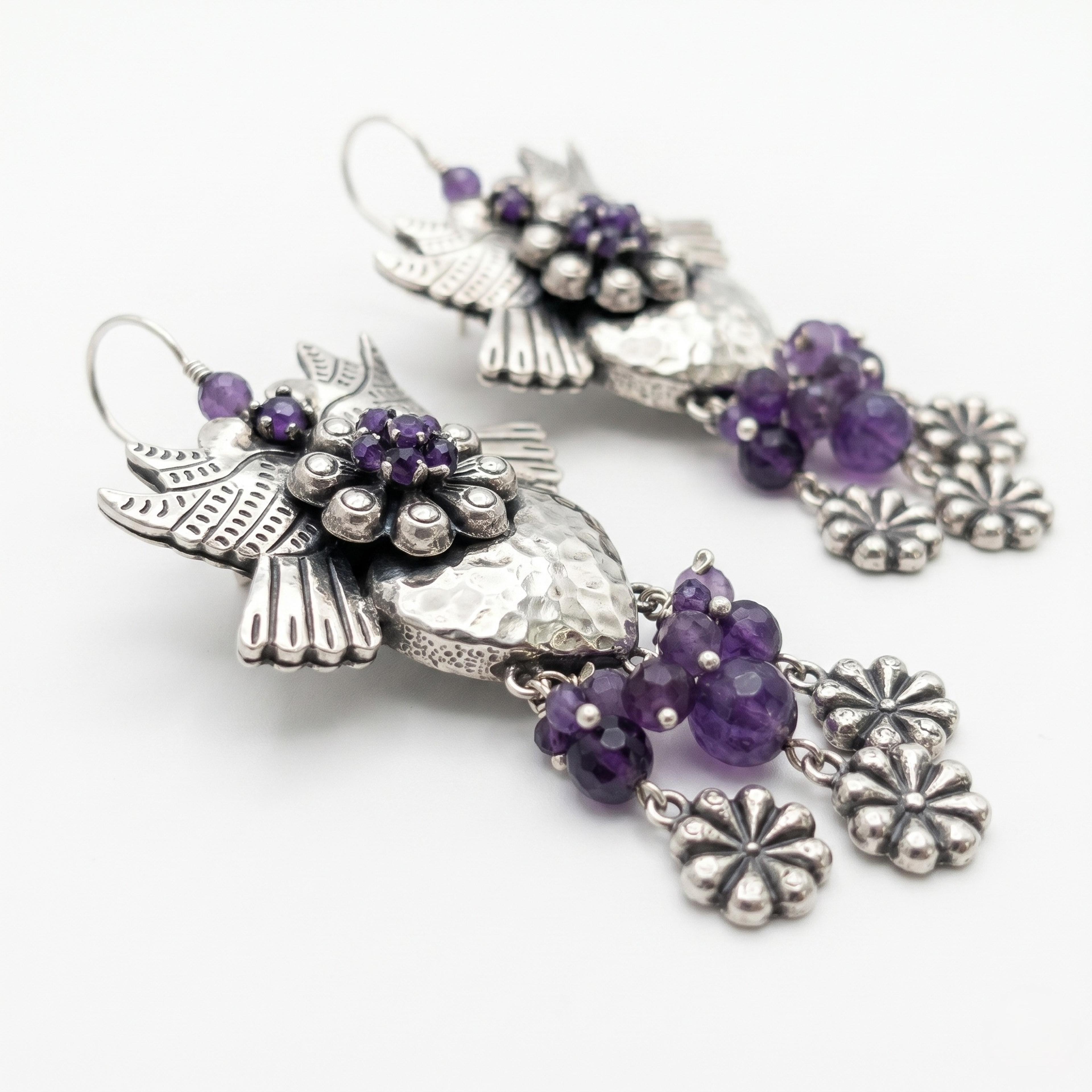 Aretes en Plata Repujada “Canasta de Pajaritos” con Piedra Amatista  - Imagen 2