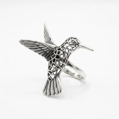 Anillo Ajustable de Colibrí con Diseño Calado