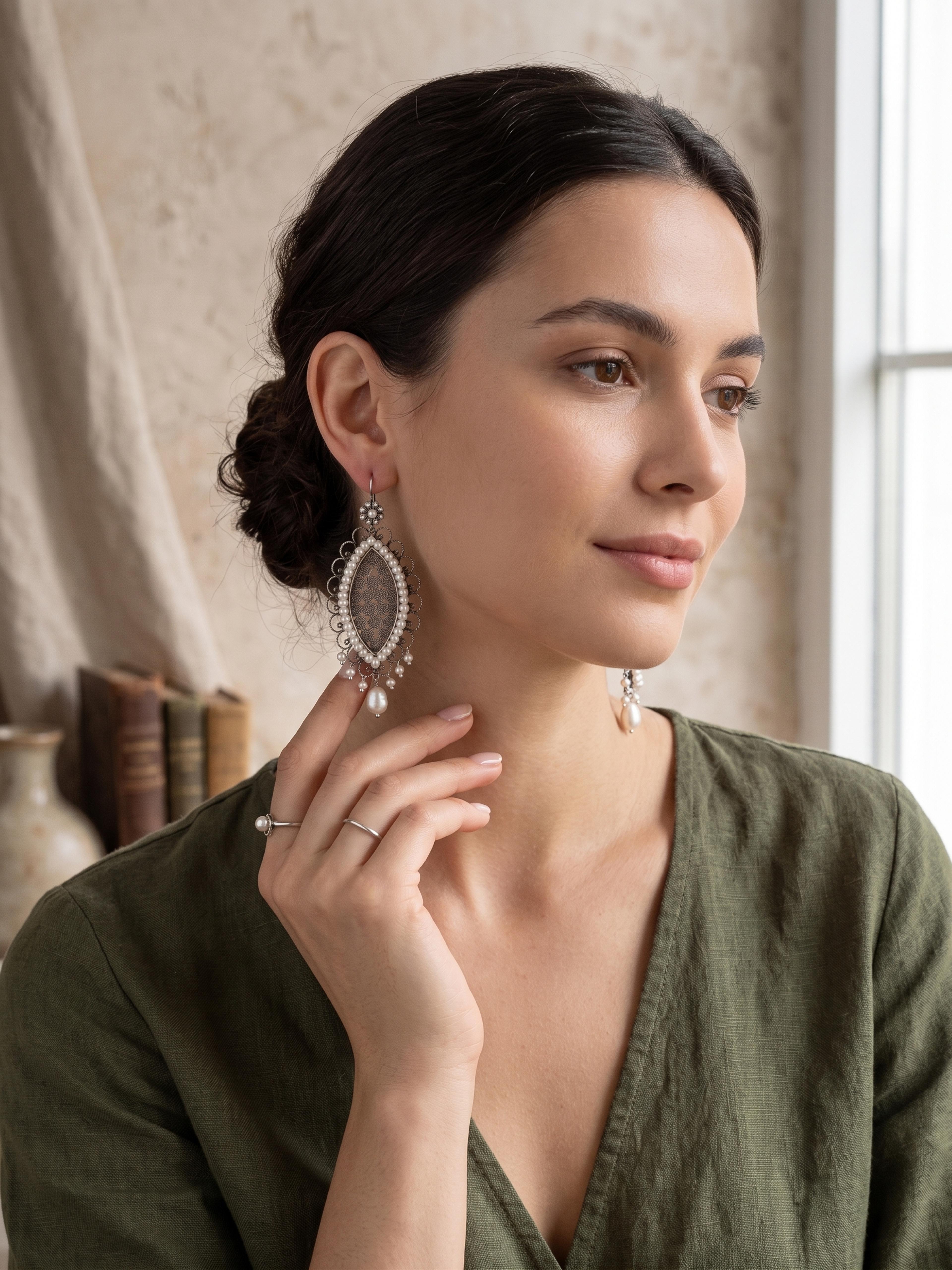 Aretes de Filigrana de Plata Modelo Semilla Tejidos con Perlas Cultivadas - Imagen 3