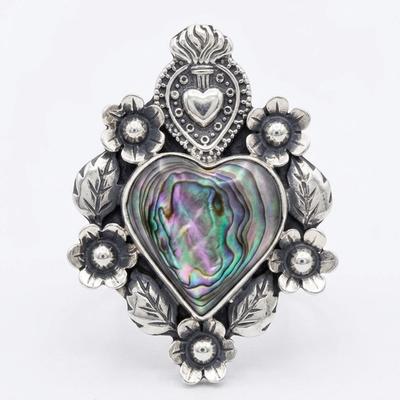 Anillo Ajustable de Corazón en Concha de Abulón con Marco Floral